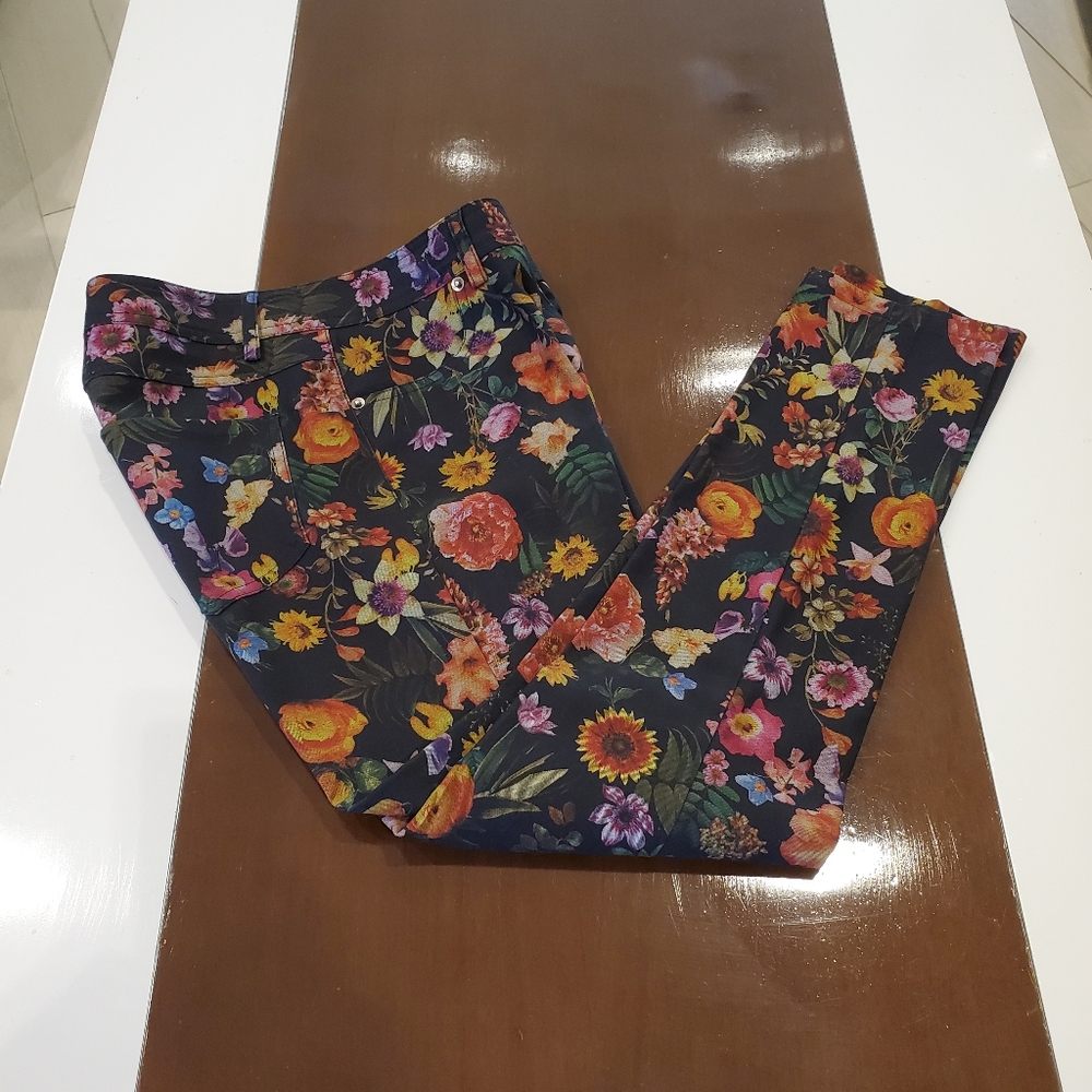 Flower Power Jeans!!ππΌπ - Picture 3 of 8